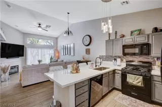 Photo #4: 2599657 Listing