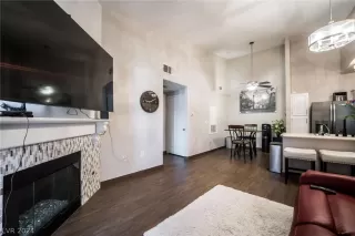 Photo #5: 2599663 Listing