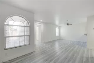 Photo #3: 2599695 Listing