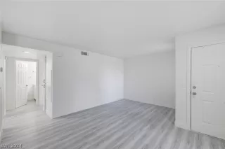 Photo #5: 2599695 Listing