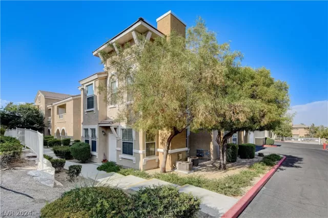 MLS: 2599712 Condo For Sale