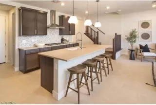 Photo #5: 2599746 Listing