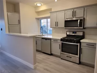 Photo #4: 2599899 Listing