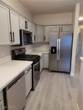 Photo #5: 2599899 Listing