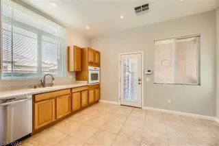 Photo #4: 2599905 Listing