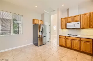 Photo #5: 2599905 Listing