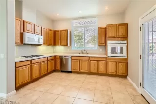 Photo #6: 2599905 Listing