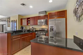 Photo #6: 2599911 Listing