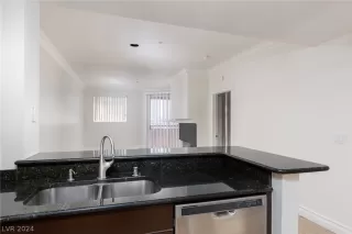 Photo #5: 2599939 Listing