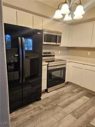 Photo #2: 2599956 Listing