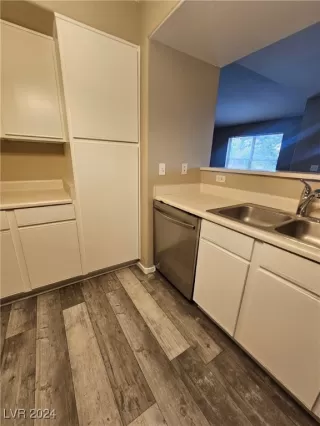 Photo #3: 2599956 Listing