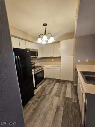 Photo #4: 2599956 Listing