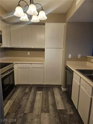 Photo #5: 2599956 Listing