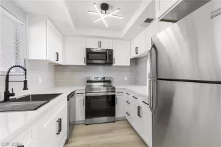 Photo #2: 2599966 Listing