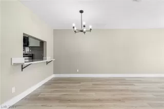 Photo #6: 2599966 Listing