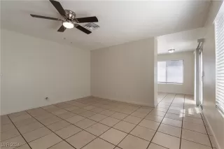 Photo #3: 2599977 Listing