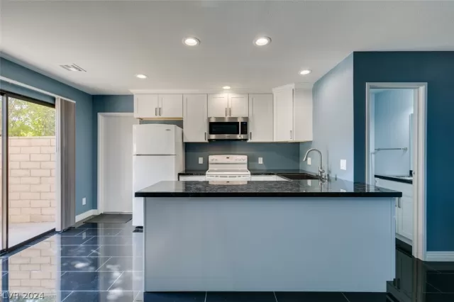 MLS: 2599998 Condo For Sale