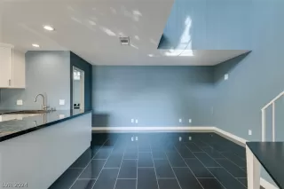 Photo #1: 2599998 Listing