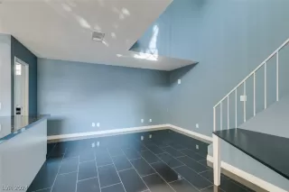 Photo #2: 2599998 Listing