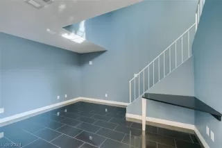 Photo #3: 2599998 Listing