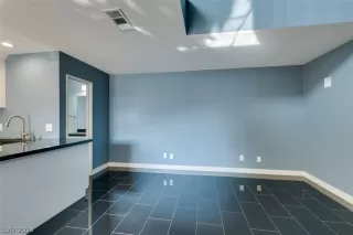 Photo #4: 2599998 Listing