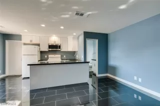 Photo #5: 2599998 Listing