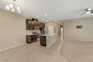 Photo #5: 2600041 Listing