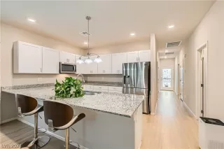 Photo #3: 2600050 Listing