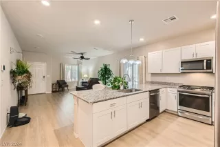 Photo #4: 2600050 Listing