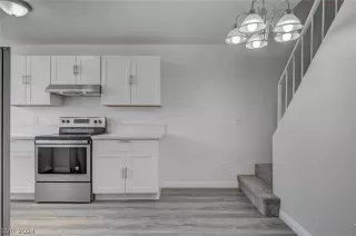 Photo #5: 2600076 Listing