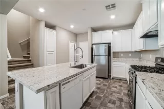 Photo #2: 2600122 Listing 