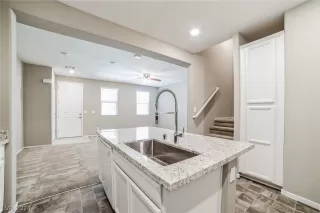 Photo #4: 2600122 Listing 