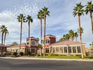 Photo #1: 2600144 Listing 