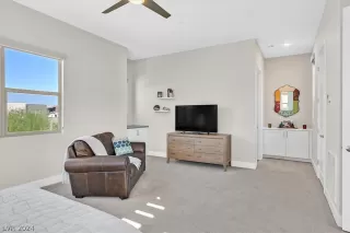 Photo #4: 2600171 Listing 