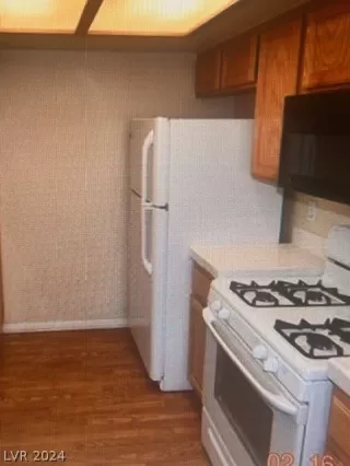 Photo #4: 2600176 Listing 