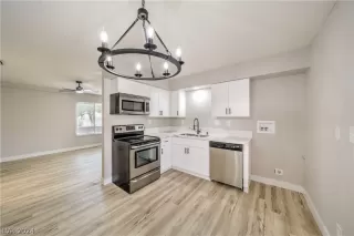 Photo #1: 2600203 Listing