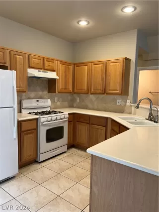 Photo #2: 2600210 Listing 