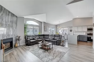 Photo #3: 2600239 Listing