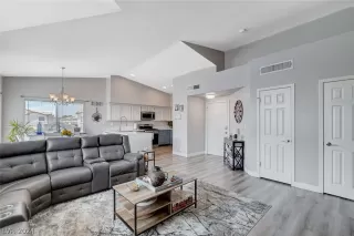 Photo #4: 2600239 Listing