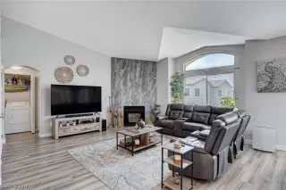 Photo #5: 2600239 Listing