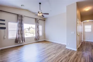 Photo #4: 2600256 Listing 