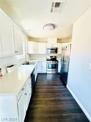 Photo #4: 2600277 Listing 