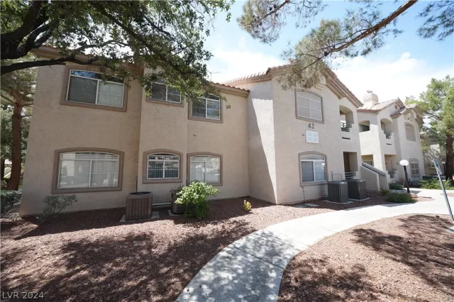 MLS: 2600292 Condo For Sale