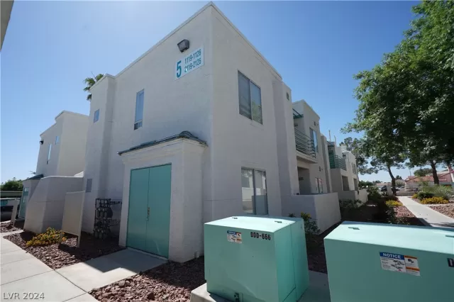 MLS: 2600298 Condo For Sale