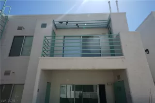 Photo #3: 2600298 Listing 