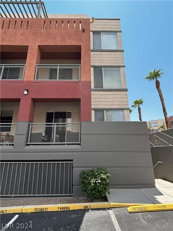 MLS: 2600312 Condo For Sale