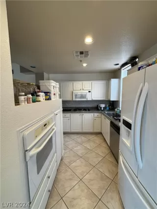 Photo #5: 2600312 Listing 