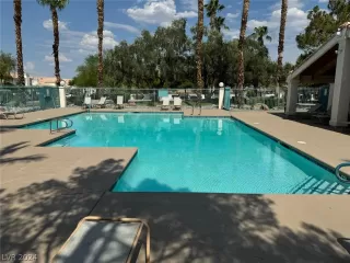 Photo #2: 2600313 Listing 