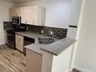 Photo #6: 2600313 Listing 