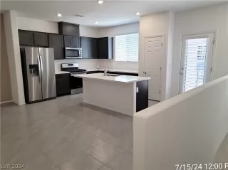 Photo #1: 2600332 Listing 